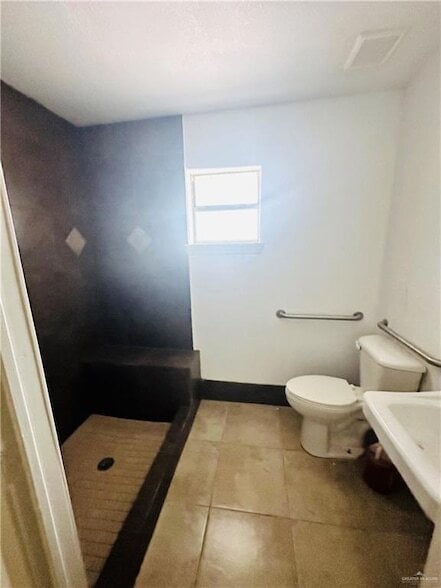 Building Photo - 2804 Gumwood Ave W