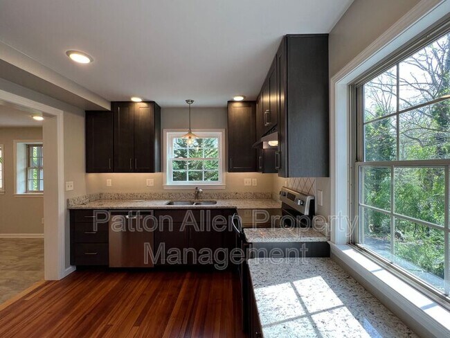 Building Photo - 179 Forest Hill Dr