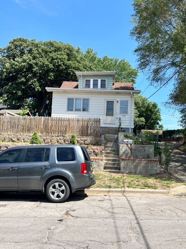 Building Photo - Newly Updated 3-bed 1.5-bath House in South Omaha, close to 13th St and downtown
