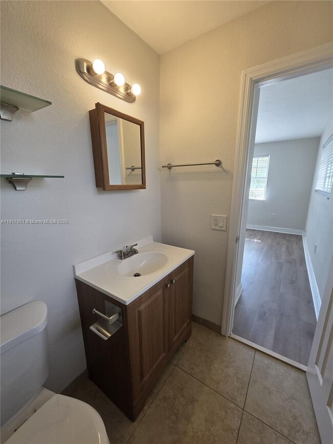 Building Photo - 30 Phoenetia Ave