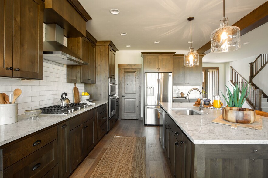 Building Photo - 17001 SW Lago Vista Dr