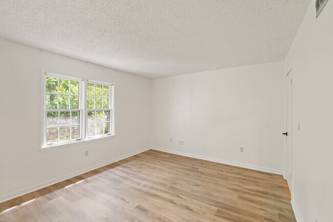 Building Photo - 128 Lablanc Way NW