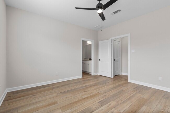 Building Photo - 1126 Campside Dr
