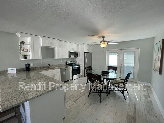 Building Photo - 1324 Miramar St