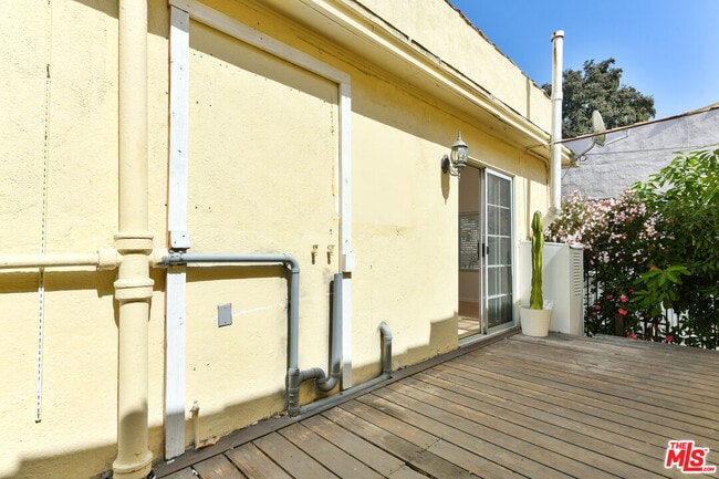 Building Photo - 420 Altair Pl