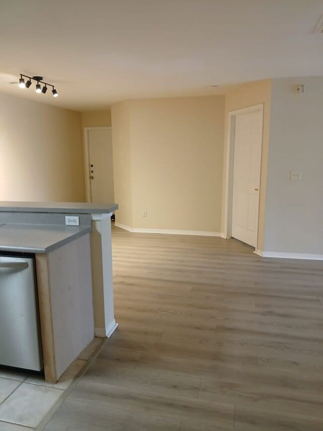 Building Photo - 2 bedroom  2 Bathroom in Orlando