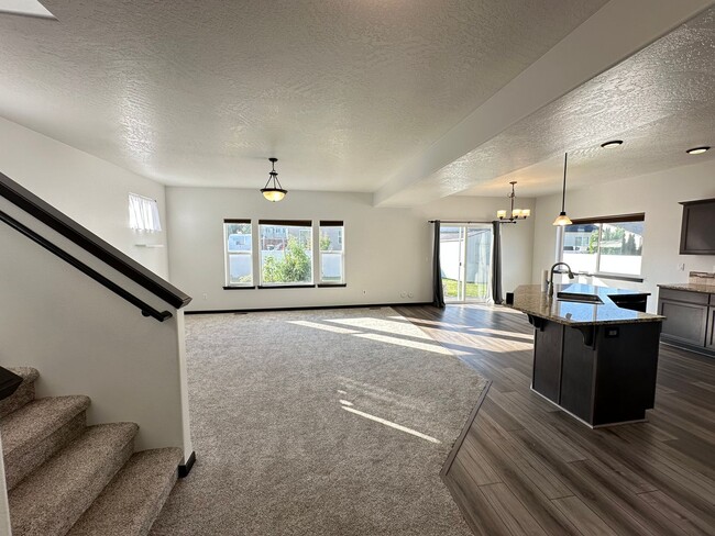 Building Photo - Fieldstone Home