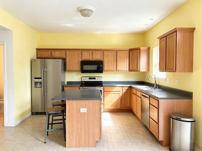 Building Photo - Well-maintained 3B2.5B house near Purdue campus