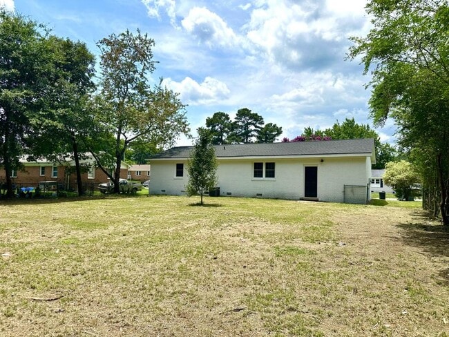 Building Photo - 1609 Grandview Dr