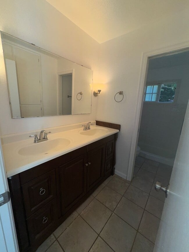 Building Photo - Lovely Clarksburg Home!