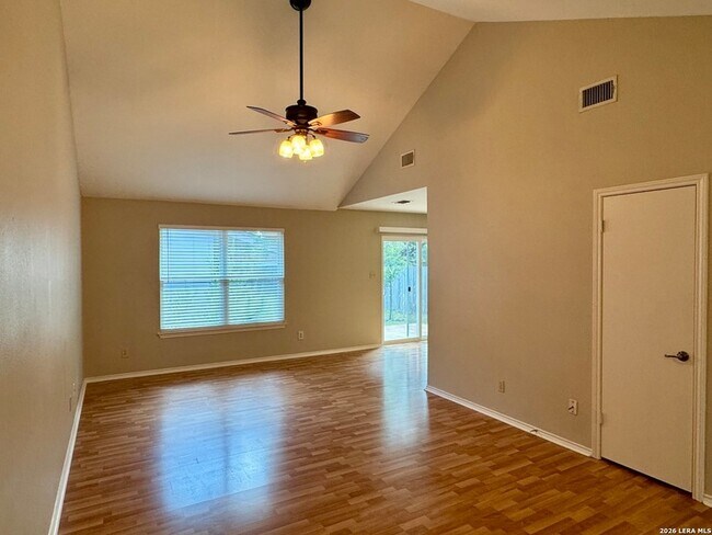 Building Photo - 263 Lohmann St