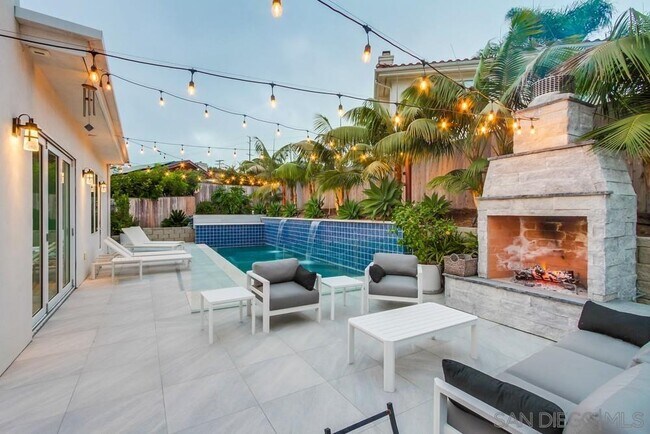 Building Photo - 738 Castro St