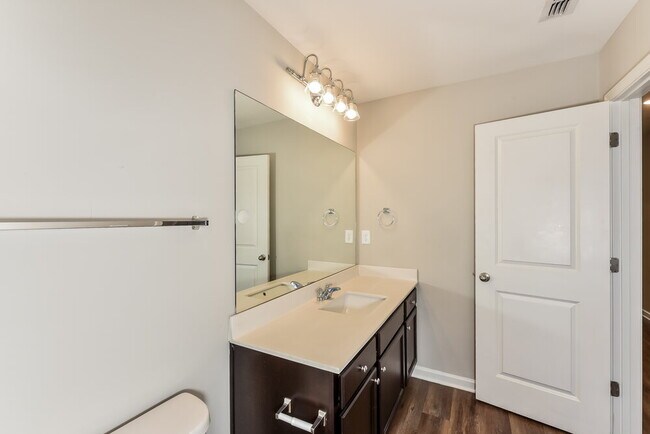 Building Photo - 3765 Place Dr