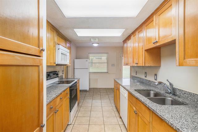 Building Photo - 3416 Denbury Dr