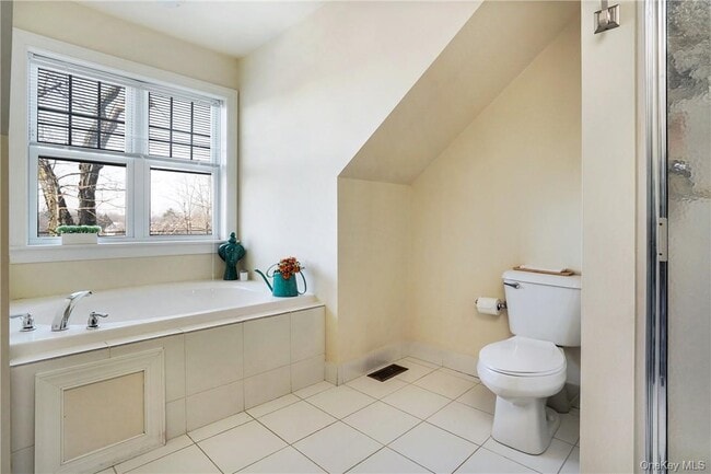 Building Photo - 297 W Post Rd