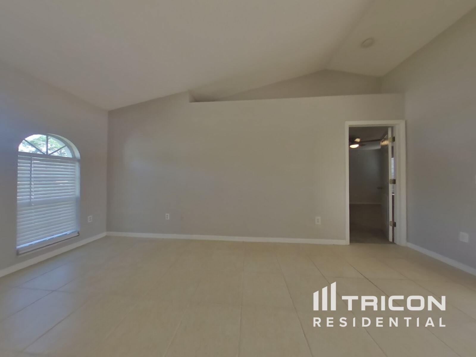 Building Photo - 2740 Begonia Terrace
