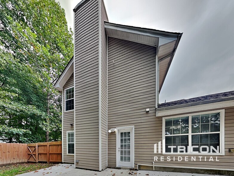 Building Photo - 2075 Mulberry Ln