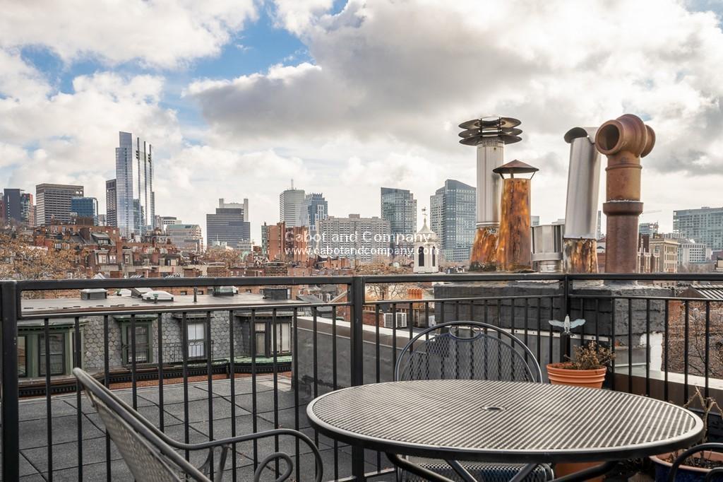 Building Photo - 112 Pinckney St