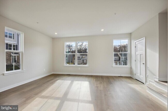 Building Photo - 223 Avalon Dr