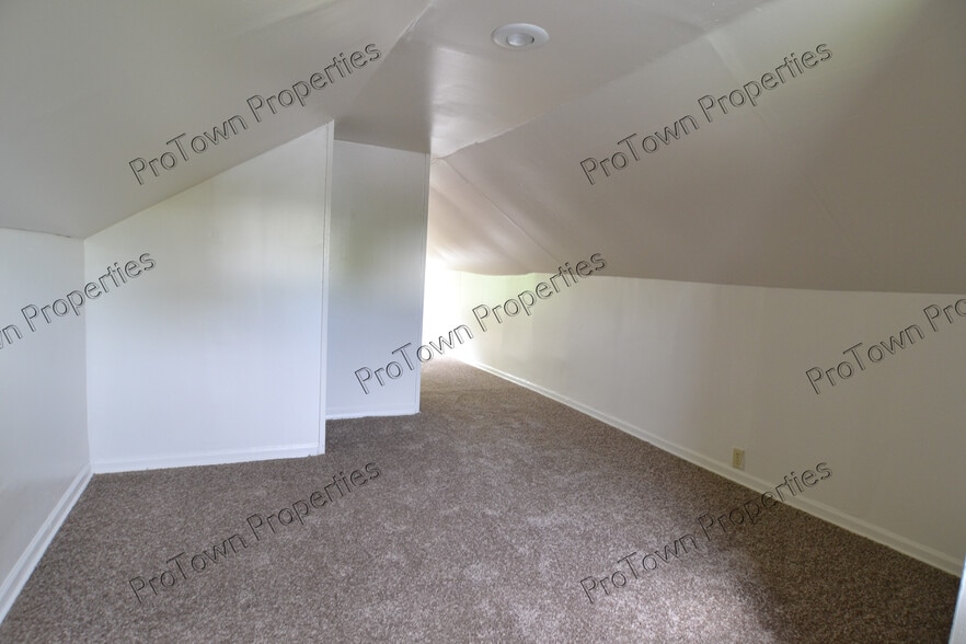 Building Photo - 508 S Des Plaines St