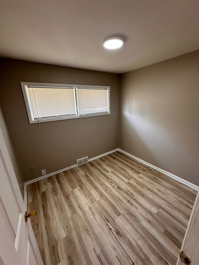 4bedrooms 2 full bathroom. The house is ve... 7006 E 113 Terrace