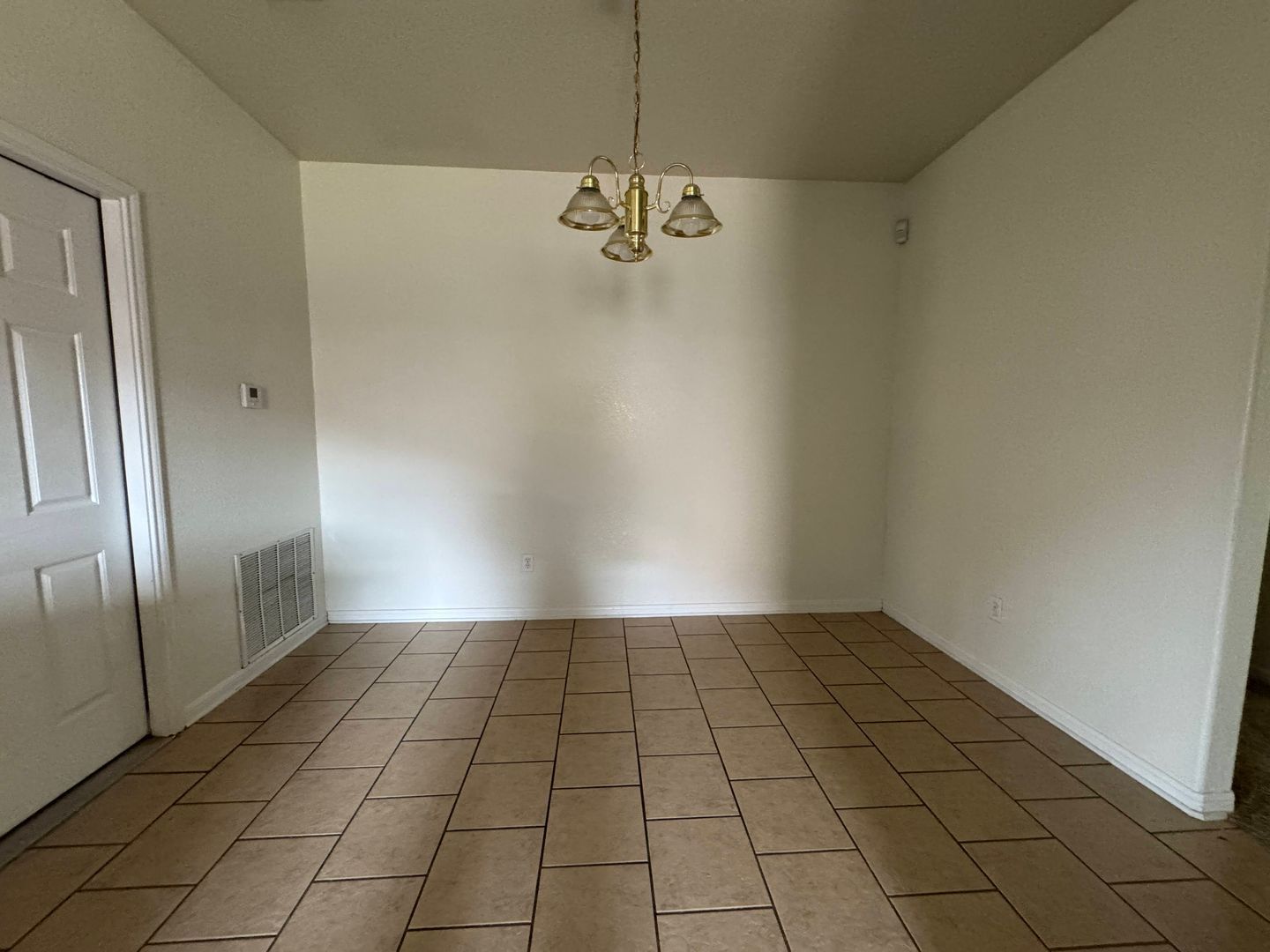 Building Photo - 1906 Charleston Ct