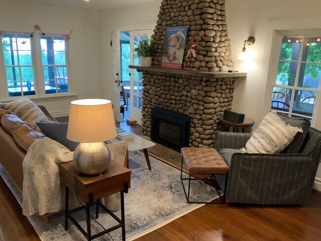 Building Photo - Masterfully renovated 1898 bungalow Chautauqua Park