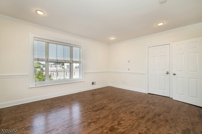 Building Photo - 16 Walnut St