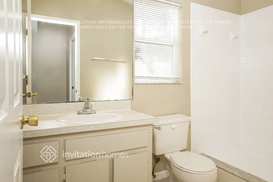 Building Photo - 7115 Queen Palm Cir