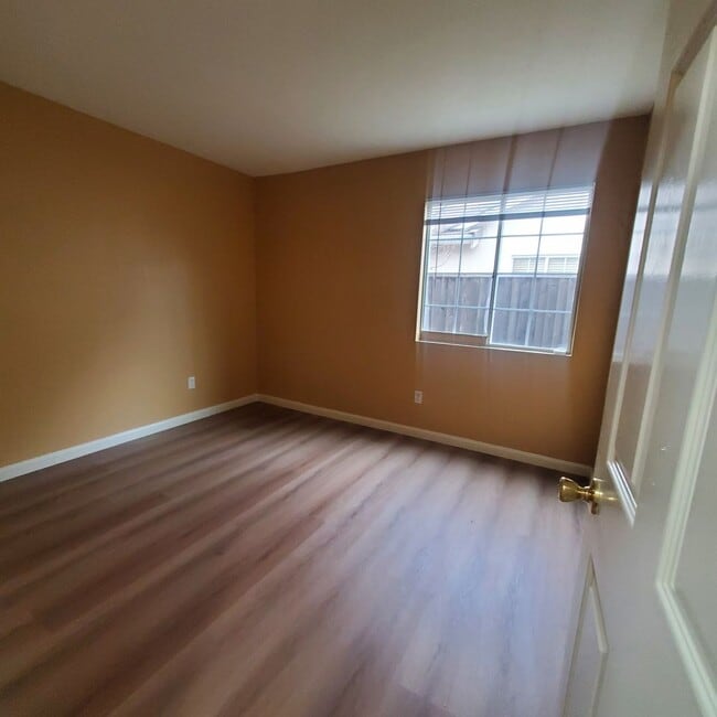 Building Photo - Single Story 3/2 with Great Open Floorplan in Brentwood