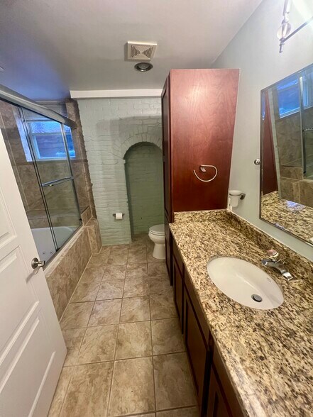 Building Photo - 1326 Girard St NW