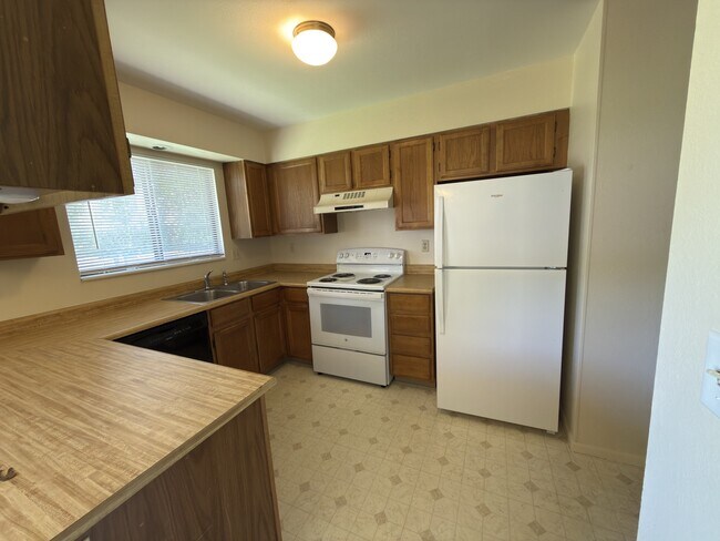 Building Photo - Sagebrush Dr 2718-1