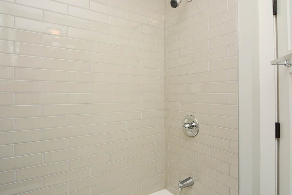 Building Photo - 706 W Brompton Ave