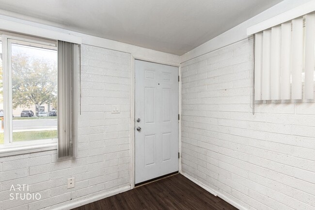 Building Photo - 2 Bedroom, 1 Bathroom South Jordan Duplex