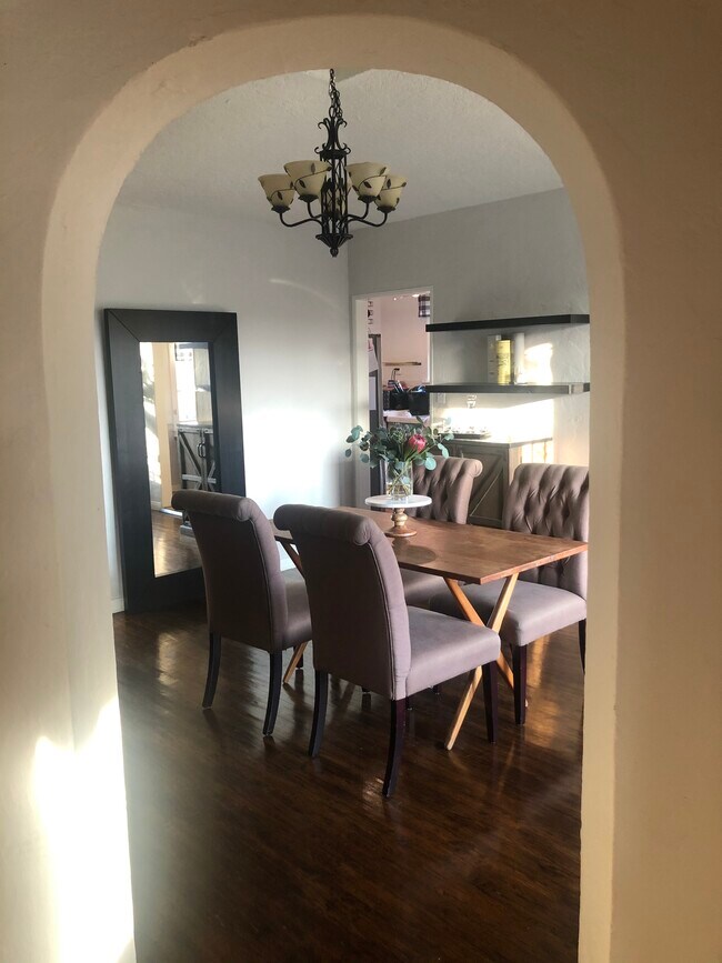 Building Photo - 1603 Stearns Dr