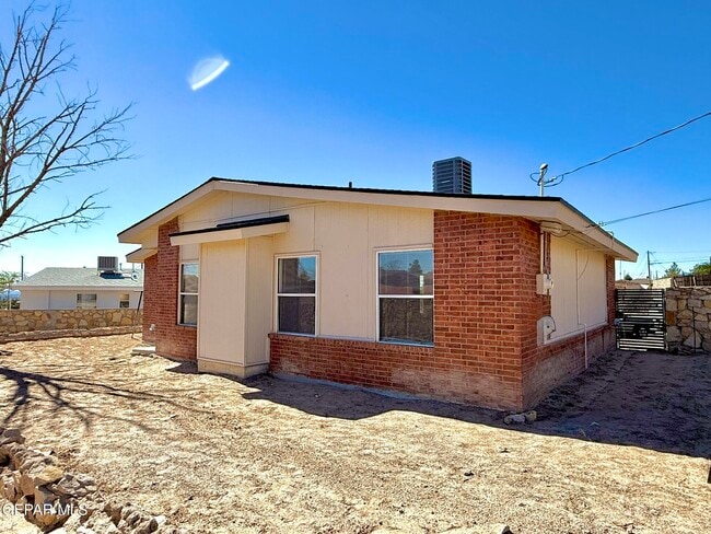 Building Photo - 1217 Iguana Pl