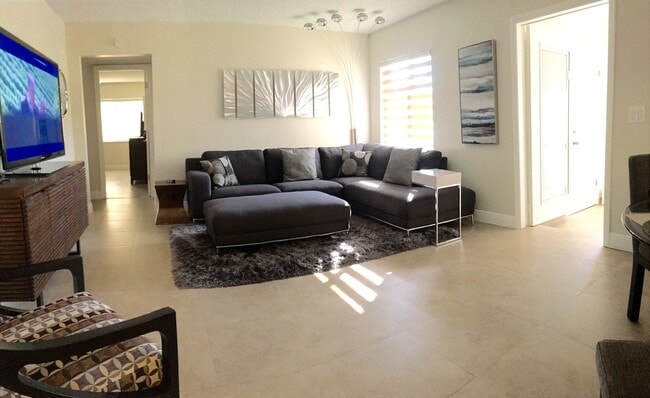 Building Photo - 221 Pine HOV Cir