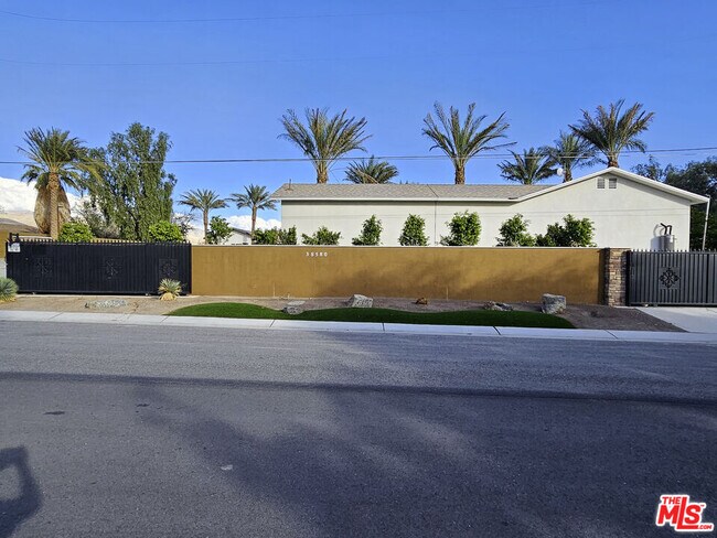 Building Photo - 38580 Rancho Los Cerritos Dr