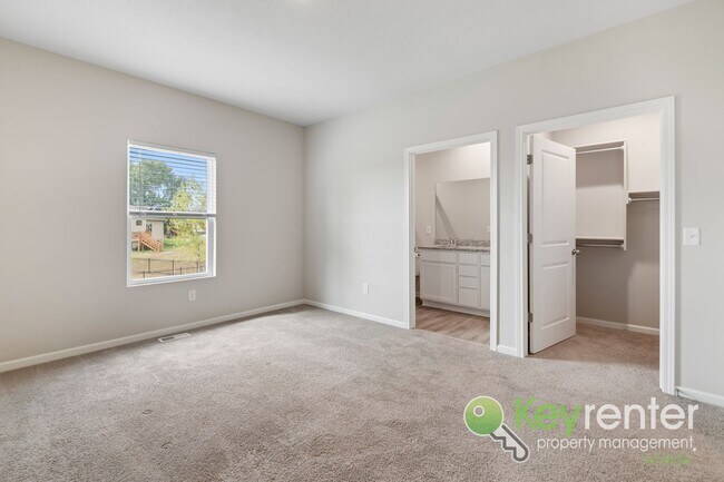 Building Photo - NOVEMBER FREE RENT!! 5 Bedroom 3 Bath Home...