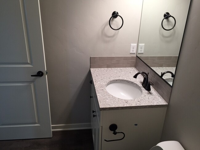 Building Photo - 3 Bed/2.5 Bath Townhome in the Deer Crossi...