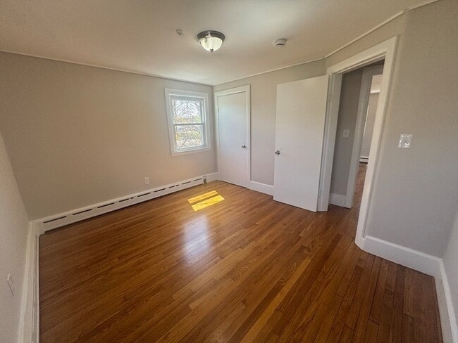 Building Photo - 34 Booth St