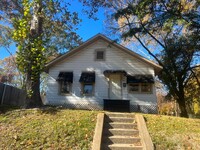 Building Photo - New Listing