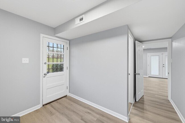 Building Photo - 11002 Trafton Ct