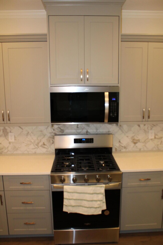 Building Photo - 846 Lillian Pk Dr