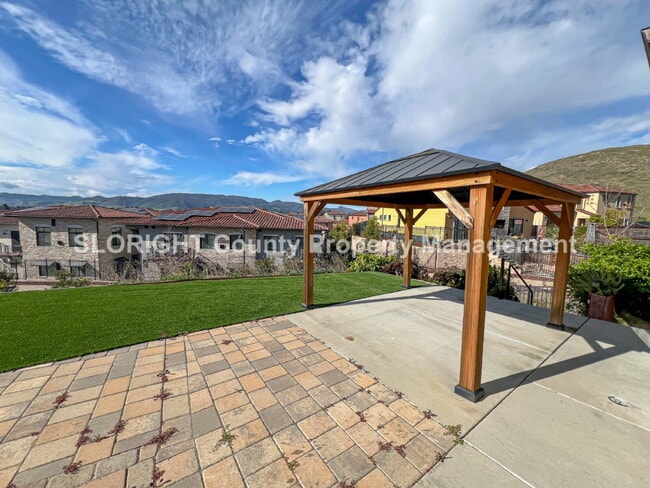 Building Photo - LEASE PENDING- Beautiful Home with Views in Toscano Neighborhood - 3 Bed / 2.5 Bath