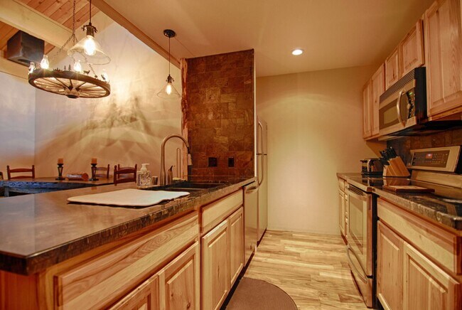Building Photo - SKI LEASE: Kings Beach; Updated, Well Appointed Townhome