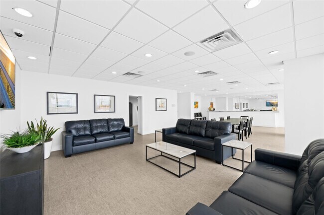 Building Photo - 3700 Galt Ocean Dr