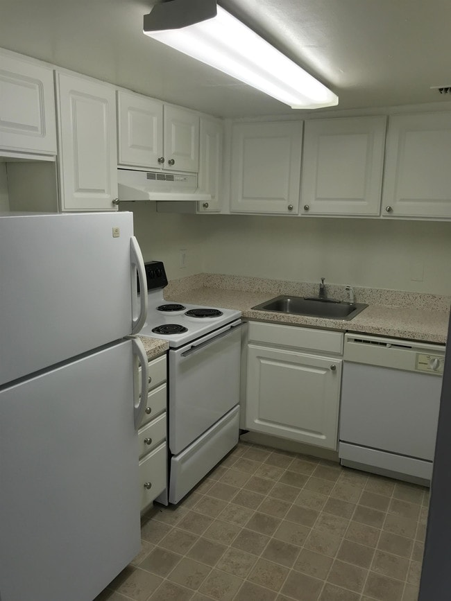 Building Photo - 2501 N Alafaya Trail