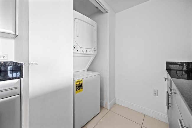 Building Photo - 1861 NW S River Dr