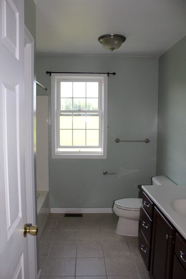 Building Photo - 4 Bed 3.5 Bath with a Inground Pool